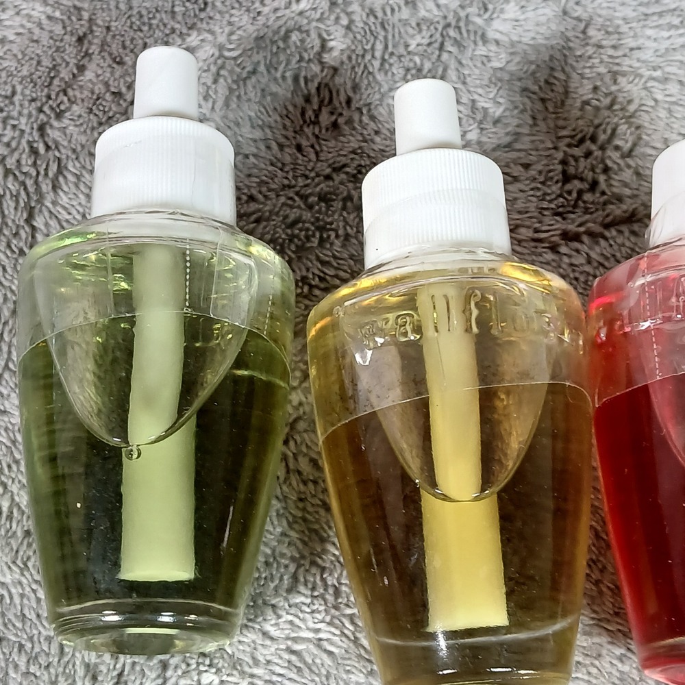 Bath & Body Works Wallflowers Refill Lot 12pc Mixed Scents 0.8oz Glass - Picture 6 of 11